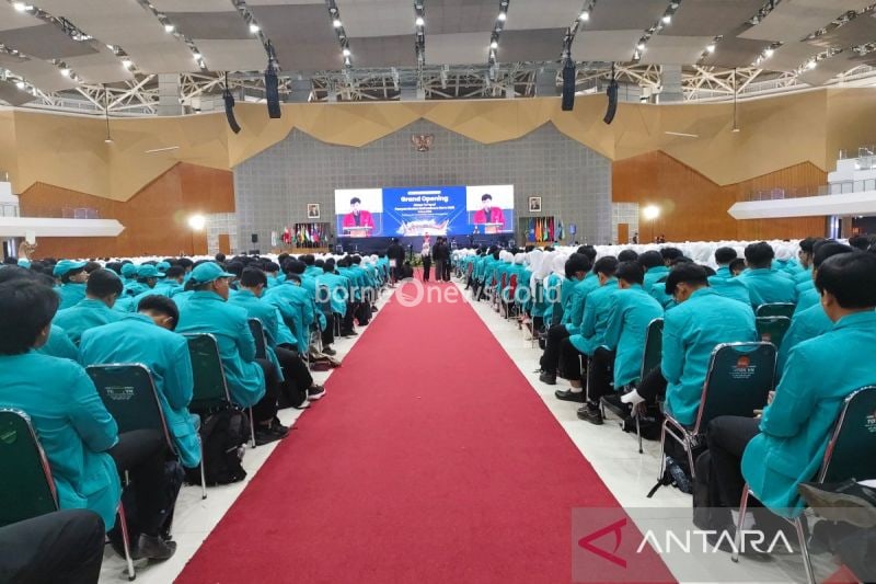 Kegiatan Masa Ta'aruf (Masta) Penyambutan Mahasiswa Baru (PMB) UMS di Solo, Jawa Tengah, Senin (19/8/2024). ANTARA/Aris Wasita