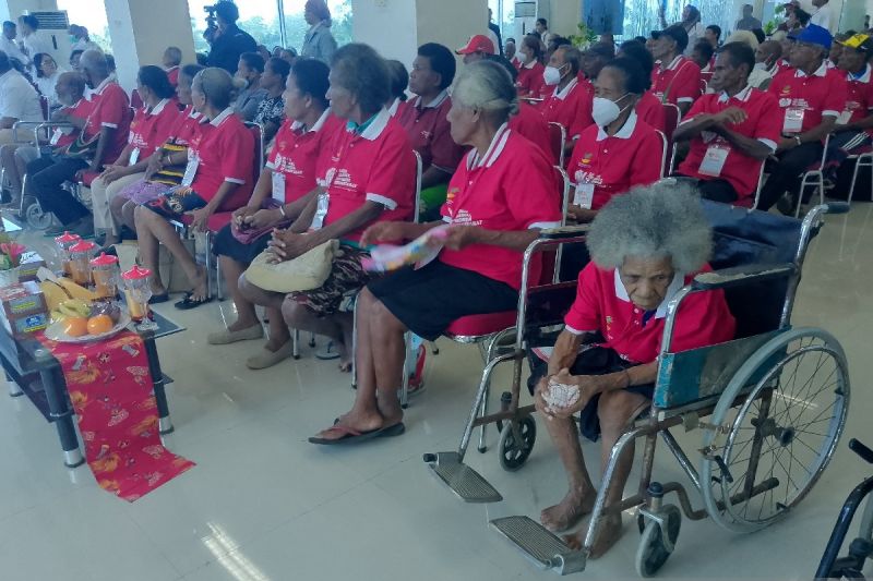 Dinas Sosial Biak Numfor Salurkan Rp1,7 Miliar untuk Lansia OAP