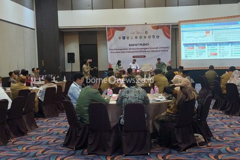 OJK memerintahkan perbankan di Malut untuk memblokir rekening yang teridentifikasi digunakan sebagai kegiatan ilegal, termasuk judi online (judol), Selasa (9/7/2024). ANTARA/Abdul Fatah