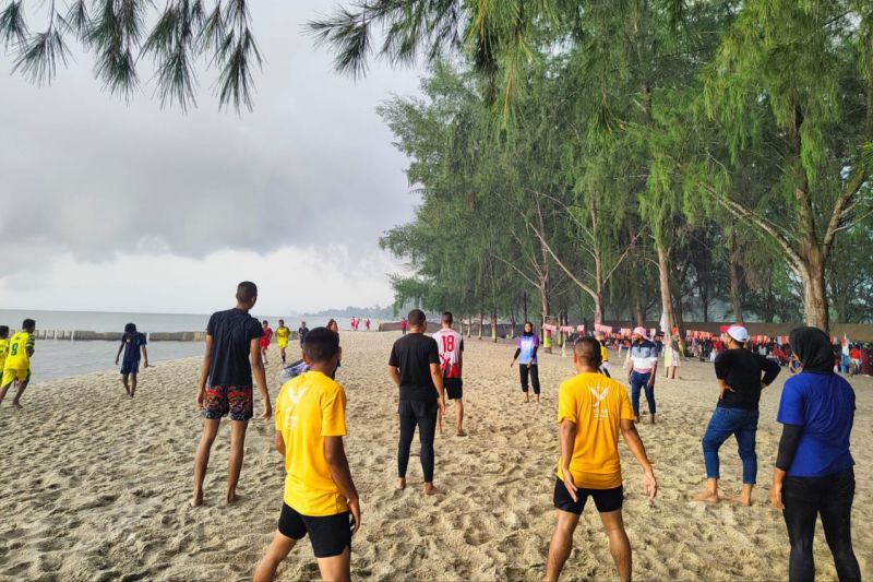 Atlet Kriket Sumut Latihan di Pantai untuk Persiapan PON 2024