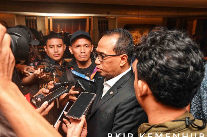 Menteri Perhubungan (Menhub) Budi Karya Sumadi memberi keterangan kepada awak media di Jakarta, Senin (19/8/2024). ANTARA/HO-Humas Kemenhub