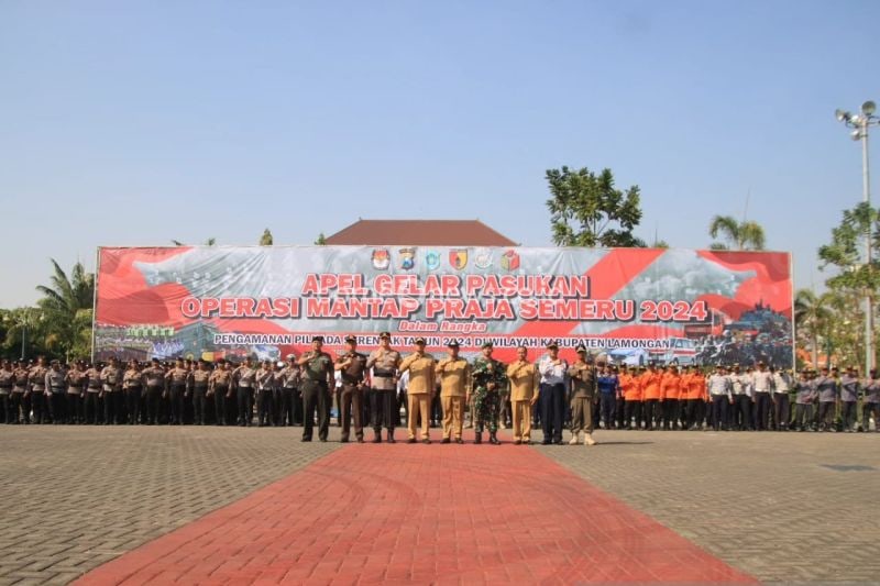 Apel pasukan Operasi Mantap Praja Semeru 2024 di Kabupaten Lamongan, Jawa Timur, Senin (19/8/2024). ANTARA/Ali Khakim.