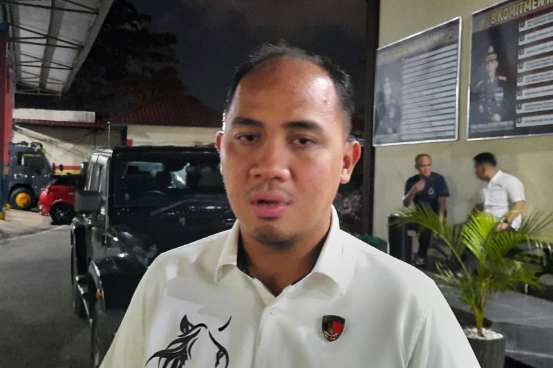 Kasatreskrim Polresta Barelang AKP Giadi Nugraha memberikan keterangan kepada wartawan di Maporlesta Barelang, Kota Batam, Kepulauan Riau, Senin (19/8/2024). ANTARA/Laily Rahmawaty