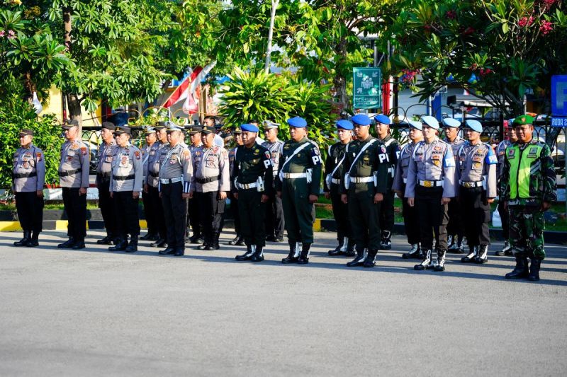 Jajaran Kepolisian Resor (Polres) Madiun Kota, Jawa Timur melaksanakan Apel Gelar Pasukan Operasi Mantap Praja Semeru 2024 untuk mengamankan jalannya tahapan Pilkada 2024 di Mapolres Madiun Kota, Senin (19/8/2024). ANTARA/HO-Diskominfo Kota Madiun