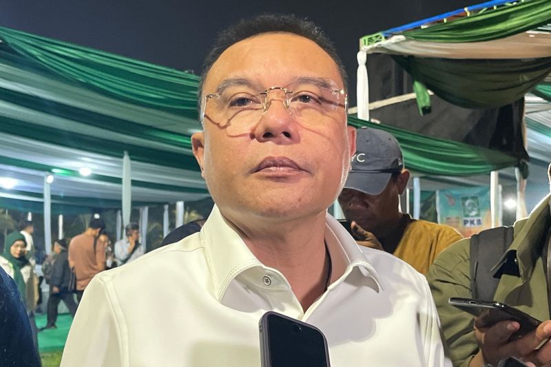 Ketua Harian Partai Gerindra Sufmi Dasco Ahmad ditemui di Kompleks Parlemen Senayan, Jakarta, Senin (19/8) malam. (ANTARA/Narda Margaretha Sinambela)