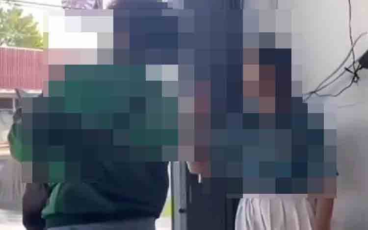 Oknum Pakai Jaket Driver Ojol Diduga Lakukan Pelecehan terhadap Siswi SMA di Palangka Raya