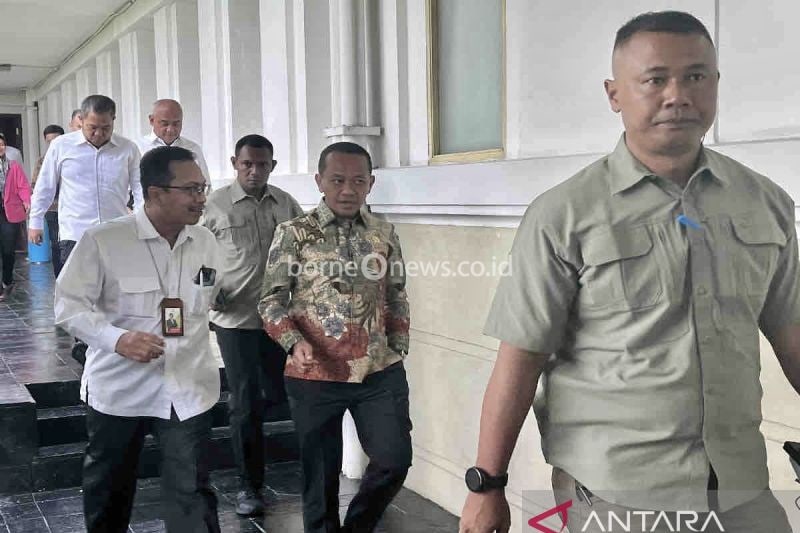 Bahlil Lahadalia Pimpin Rapat Pertama Kementerian ESDM di Jakarta