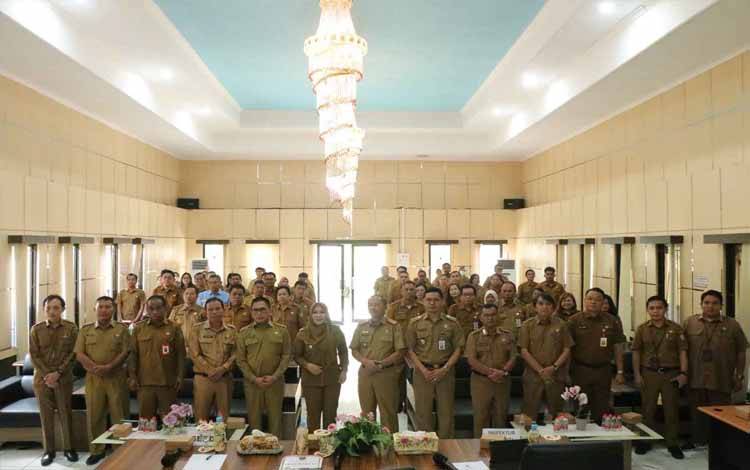 Foto bersama saat kunjungan tim Inspektorat Kalteng di Kabupaten Pulang Pisau, baru baru ini. (FOTO:INSPEKTORAT KALTENG)