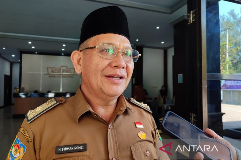 Kepala Disnaker Kota Bengkulu Firman Romzi. ANTARA/Anggi Mayasari