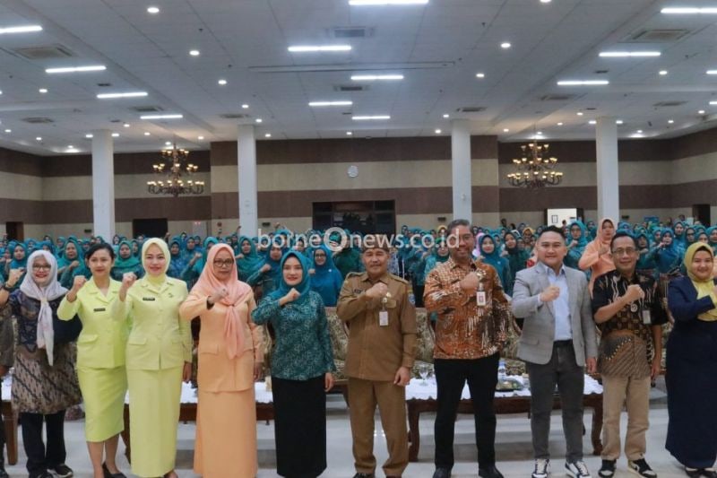 Foto bersama saat kegiatan literasi keuangan Pemkab Probolinggo dan OJK Malang di Auditorium Madakaripura Kantor Bupati Probolinggo, Selasa (20/8/2024). (ANTARA/HO-Diskominfo Kabupaten Probolinggo)