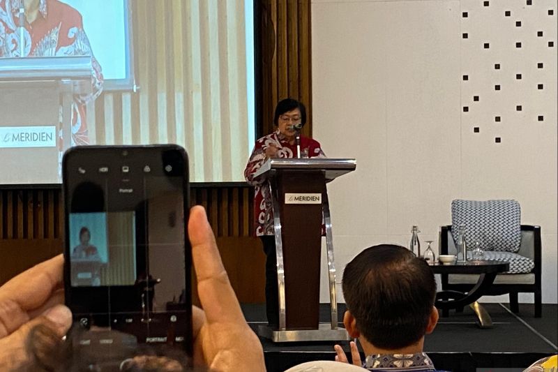 Menteri LHK Siti Nurbaya dalam acara Komunikasi Publik Second Nationally Determined Contribution di Jakarta, Selasa (20/8/2024) (ANTARA/Prisca Triferna)