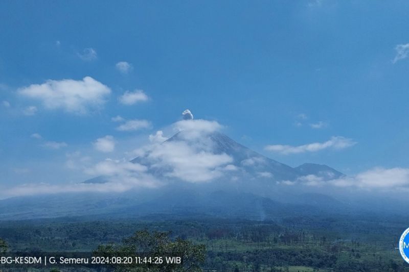 Letusan Gunung Semeru Capai 700 Meter, Warga Dihimbau Waspada