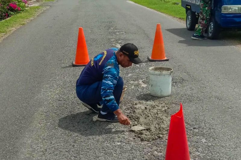 Perbaikan Jalan Marsda TNI Adi Sucipto Demi Keamanan Masyarakat Natuna