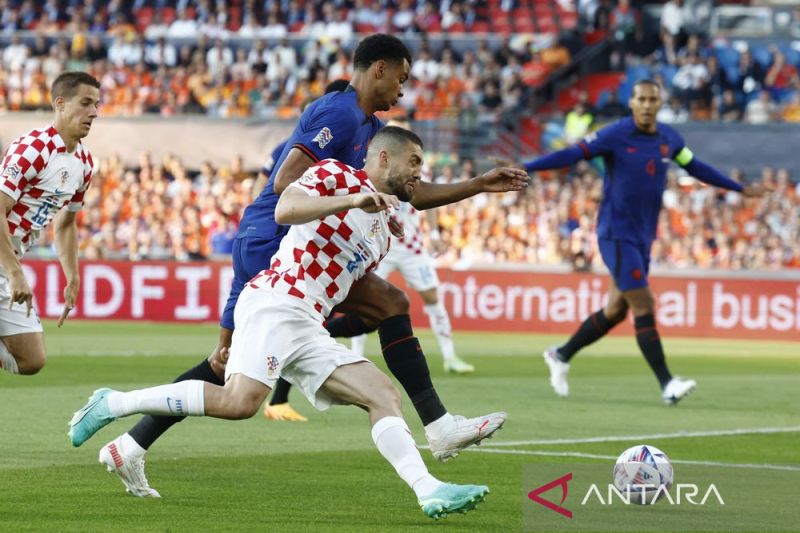 Bayern Muenchen Kehilangan Josip Stanisic Karena Cedera Lutut