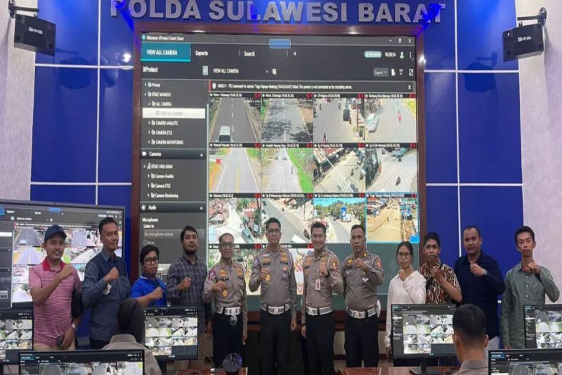 Personel Direktorat Lalu Lintas Polda Sulbar dan Satuan Lalu Lintas dari seluruh polres di Sulbar saat mengikuti pelatihan Regional Traffic Management Center (RTMC) di Mapolda Sulbar, di Mamuju, Selasa (20/8/2024). ANTARA/HO-Humas Polda Sulbar