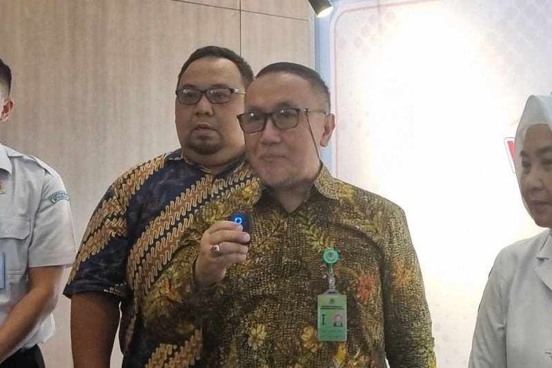 Sekretaris Direktorat Jenderal Pengendalian Perubahan Iklim Kementerian Lingkungan Hidup dan Kehutanan Noer Adi Wardoyo dalam konferensi pers di Jakarta, Selasa (20/8/2024). (ANTARA/Anita Permata Dewi)