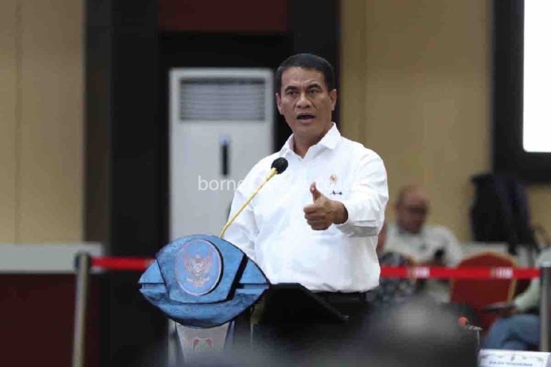 Menteri Pertanian (Mentan) Andi Amran Sulaiman memberi sambutan dalam Rapat Koordinasi Perluasan Areal Tanam (PAT) dan Optimasi Lahan Rawa bersama Pemerintah Kalimantan Tengah dan pemangku kepentingan lainny di Palangkaraya, Selasa (20/8/2024). ANTARA/HO-Humas Kementan