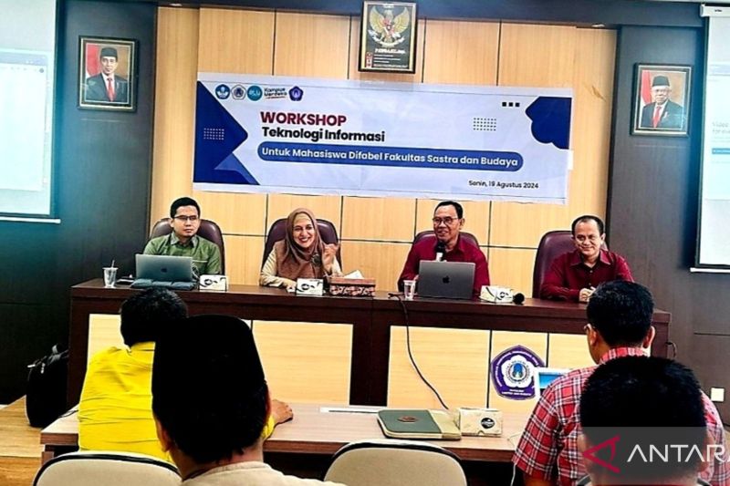 Pelatihan teknologi informasi untuk mahasiswa difebel yang diikuti dosen di lingkungan Fakultas Sastra dan Budaya UNG jurusan Seni Drama, Tari Dan Musik (Sendratasik). ANTARA/HO-Humas UNG