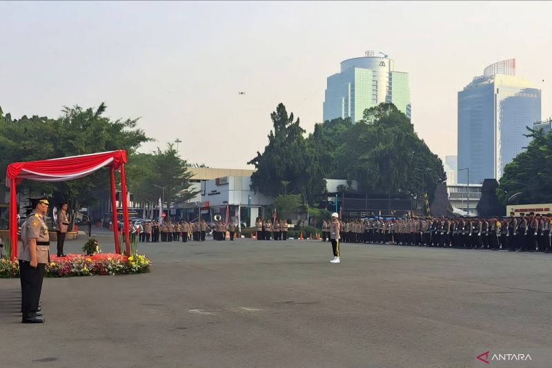 Kapolda Metro Jaya Irjen Pol. Karyoto saat memimpin Upacara Hari Juang Polri yang dilaksanakan di Lapangan Presisi Ditlantas Polda Metro Jaya. Rabu (21/8/2024). ANTARA/Ilham Kausar