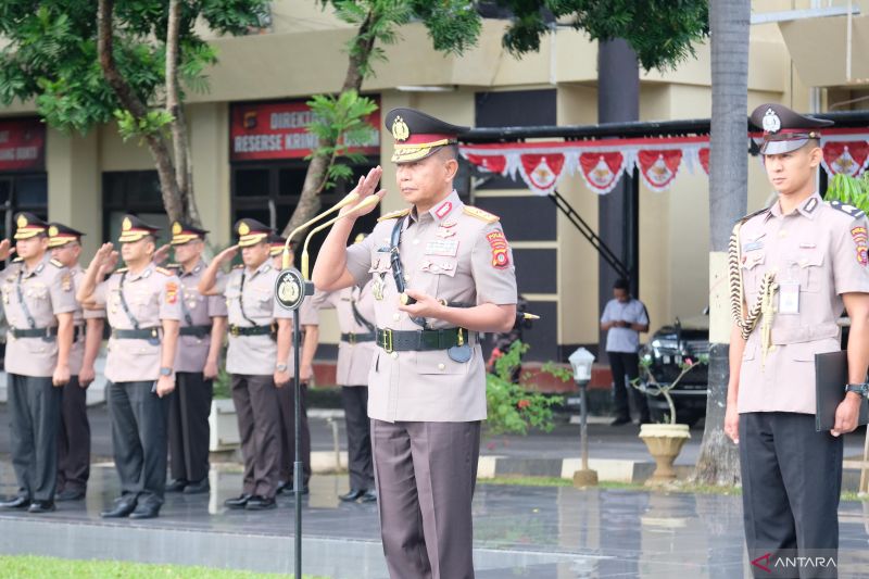 Kapolda Irjen Polisi Pudji Prasetijanto Hadi memimpin upacara Hari Juang Polri di halaman markas Polda Gorontalo, Kabupaten Gorontalo, Gorontalo, Rabu (21/0/2024). ANTARA/HO-Polda Gorontalo