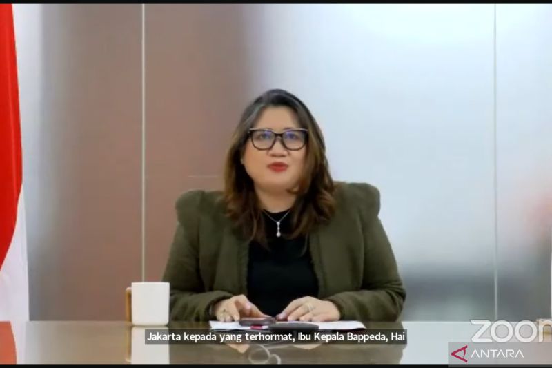 Tangkapan layar Kepala Badan Perencanaan Pembangunan Daerah (Bappeda) DKI Jakarta Atika Nur Rahmania dalam Rapat Koordinasi Penanggulangan Kemiskinan Provinsi DKI Jakarta" yang diadakan daring, Rabu (21/8/2024). ANTARA/Lia Wanadriani Santosa