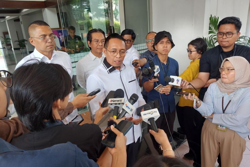 Kepala Kantor Komunikasi Kepresidenan Hasan Nasbi saat menyampaikan keterangan di kompleks Istana Kepresidenan RI, Jakarta, Rabu (21/8/2024). ANTARA/Andi Firdaus
