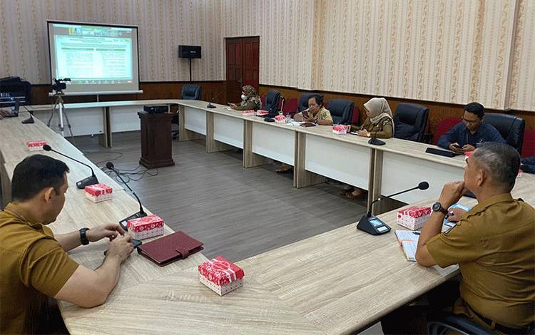 Asisten II Setda Kapuas Ikut Rakor Pengendalian Inflasi Secara Virtual