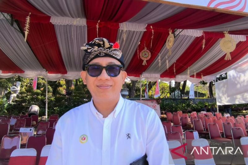 Ketua Bawaslu Kota Denpasar I Putu Hardy Sarjana di Denpasar. ANTARA/Ni Luh Rhismawati.