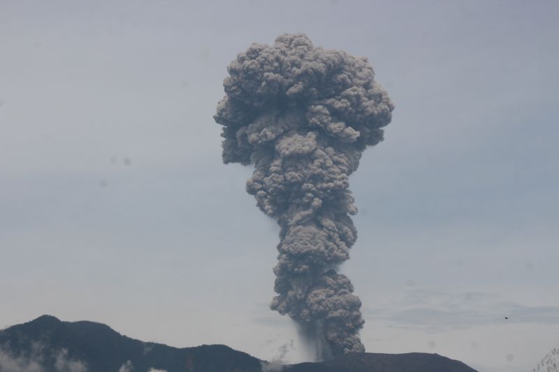 Gunung Marapi Erupsi Lagi, Warga Diminta Tetap Waspada