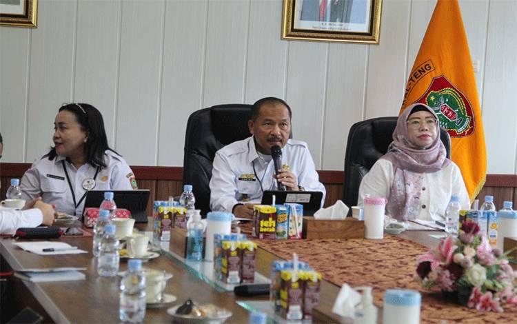 Inspektur Daerah Provinsi Kalteng Saring (tengah) saat menyampaikan paparannya di Palangka Raya, Rabu, 21 Agustus 2024. (FOTO:RIDUAN)