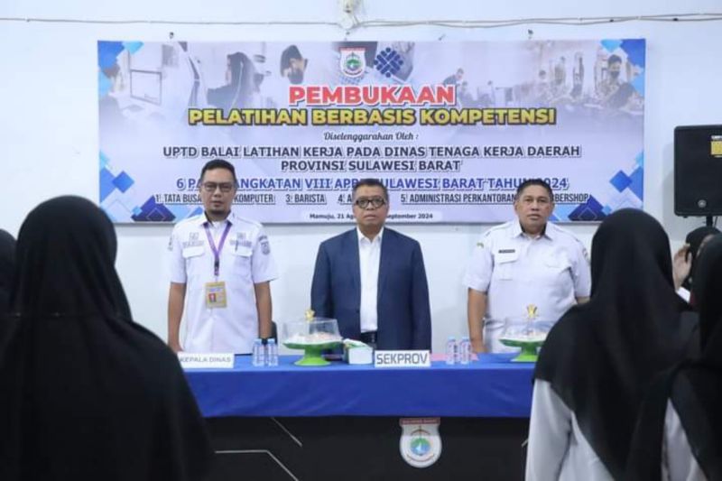 Pemerintah Provinsi Sulawesi Barat (Sulbar) memberikan pelatihan berbasis kompetensi kepada 96 orang pencari kerja untuk menciptakan tenaga kerja profesional dan berkualitas di Sulbar, Rabu (21/8/2024) ANTARA Foto/HO Humas Pemprov Sulbar