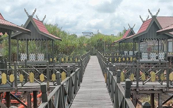 Mengenal Objek Wisata Air Hitam Dermaga Kereng Bangkirai Palangka Raya