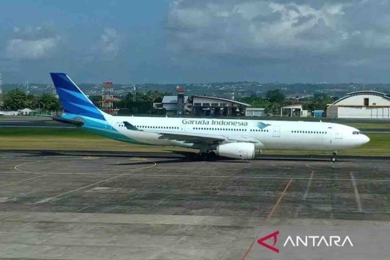 Ilustrasi - Pesawat Garuda Indonesia mendarat di Bandara Internasional I Gusti Ngurah Rai, Bali. ANTARA/Ahmad Wijaya