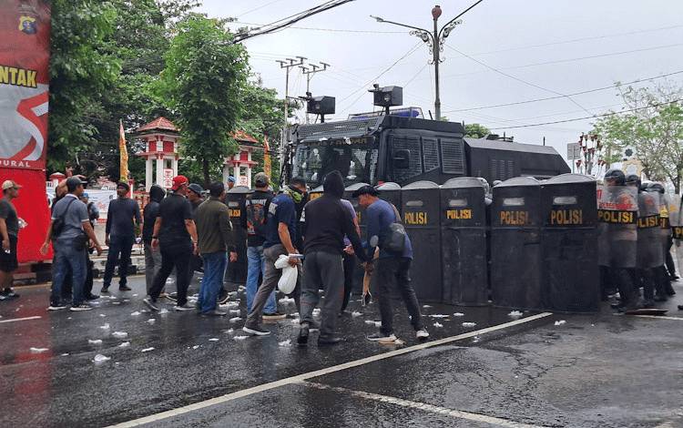 Persiapkan Personel Pengamanan Pilkada 2024, Polres Kobar Gelar Simulasi Sispamkota