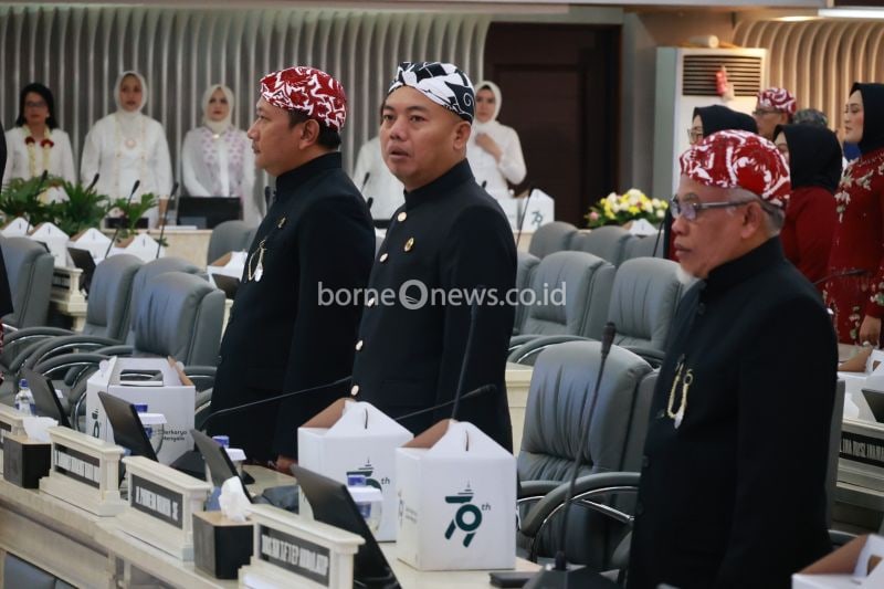 Ketua Komisi II DPRD Provinsi Jawa Barat, Rahmat Hidayat Djati (tengah), dalam rapat paripurna HUT Jabar ke-79. (ANTARA/HO DPRD Jabar)
