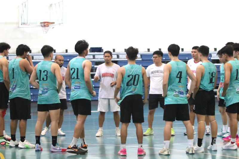 Tim Nasional Basket U18 Indonesia dalam sesi latihan di GBK Arena Senayan, Jakarta. ANTARA/HO-Perbasi