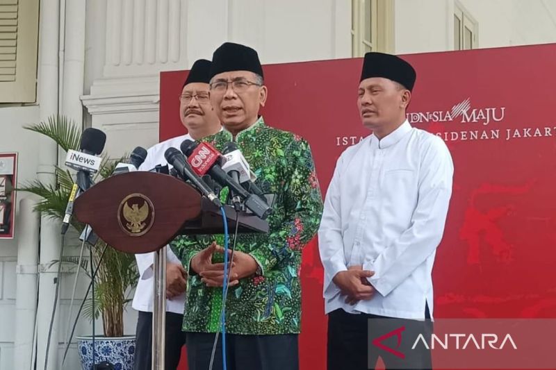 Ketua Umum Pengurus Besar Nahdlatul Ulama (PBNU) Yahya Cholil Staquf alias Gus Yahya memberi keterangan pers di Istana Kepresidenan, Jakarta, Kamis (22/8/2024). ANTARA/Mentari Dwi Gayati