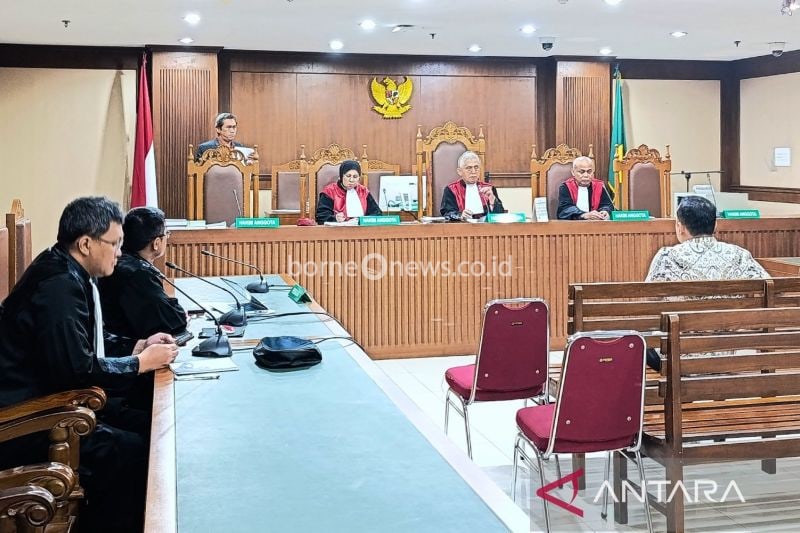Kepala Cabang Rutan Komisi Pemberantasan Korupsi (KPK) periode 20222024 Achmad Fauzi dalam sidang pembacaan putusan sela di Pengadilan Tipikor Jakarta, Kamis (22/8/2024). (ANTARA/Agatha Olivia Victoria)