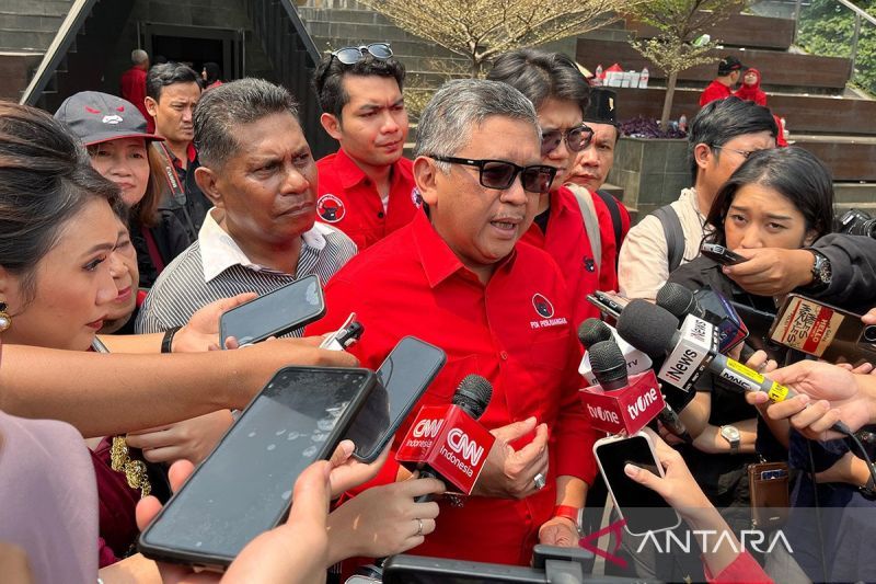 Sekretaris Jenderal PDI Perjuangan Hasto Kristiyanto saat memberikan keterangan kepada awak media di kawasan Lenteng Agung, Jakarta, Sabtu (17/8/2024). ANTARA/Narda Margaretha Sinambela/am.