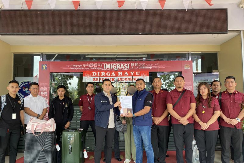 Imigrasi Batam Amankan Dua Buronan Filipina Terkait Kejahatan Transnasional