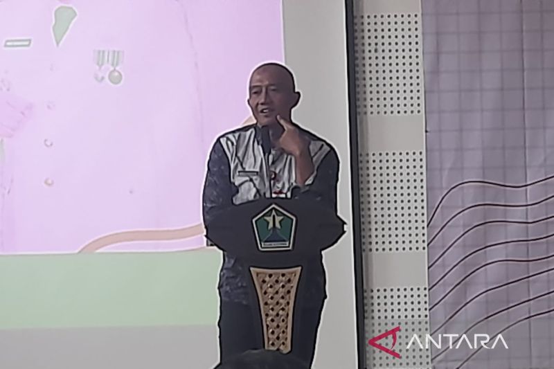 Sekretaris Daerah (Sekda) Kota Malang Erik Setyo Santoso saat memberikan sambutan pembukaan Pelatihan Digital Branding dan Marketing bagi para pelaku UMKM Kota Malang kerja sama dengan PWI Malang Raya di Malang, Kamis (22/8)
