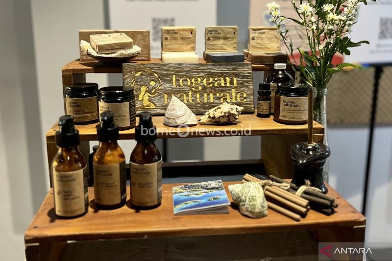 Ragam produk perawatan tubuh dari Togean Naturale. (ANTARA/ Putri Hanifa)