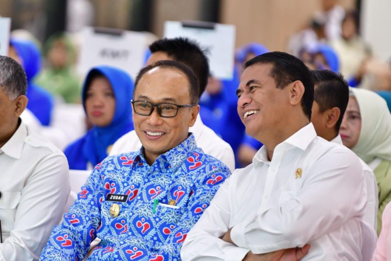 Menteri Pertanian Serahkan Bantuan Pangan untuk Sulsel dan IKN