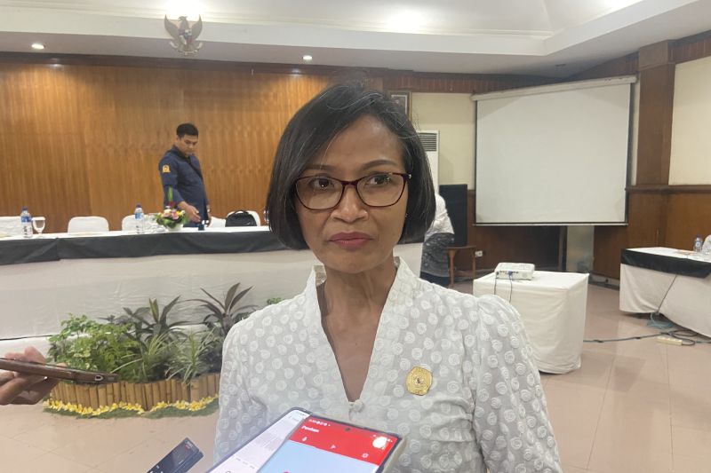 Ketua KPU Denpasar Dewa Ayu Sekar Anggaraeni diwawancara soal persiapan tahap pemeriksaan kesehatan Pilkada Denpasar di Denpasar, Kamis (22/8/2024). ANTARA/Ni Putu Putri Muliantari
