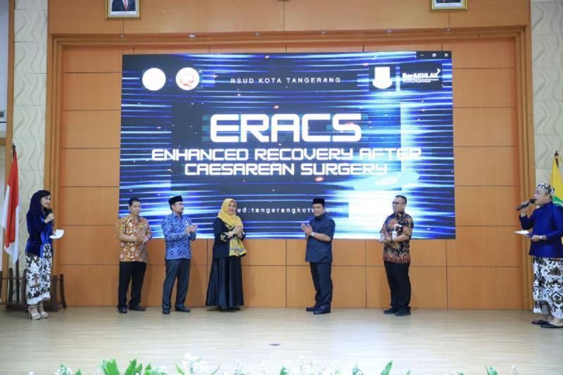 Penjabat Wali Kota Tangerang Nurdin (kedua dari kanan) saat acara peluncuran metode ERACS dan gebyar operasi bibir sumbing dan celah langit di Pusat Pemerintahan Kota Tangerang, Kamis (22/8/2024). (ANTARA/HO-Pemkot Tangerang).