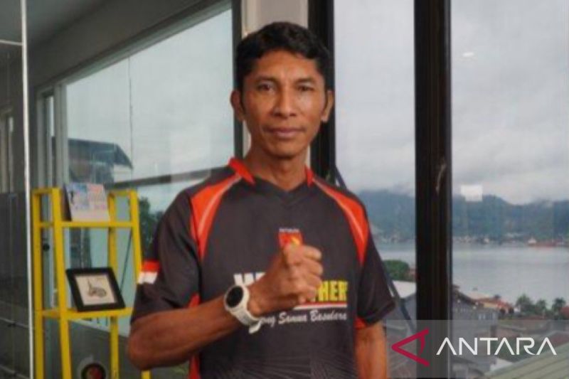 Pelari Ultra Marathon asal Maluku Matheos Berhitu (Antara/Dedy Azis)