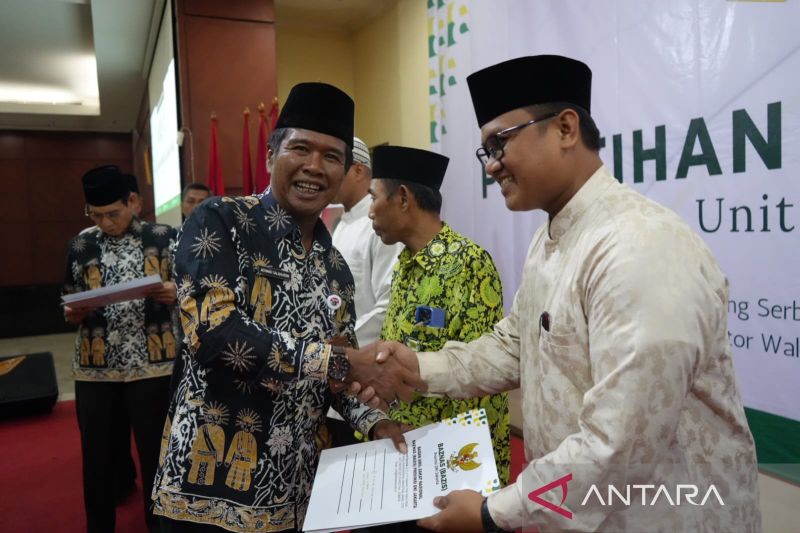 Asisten Administrasi dan Kesejahteraan Rakyat Sekretariat Kota Administrasi Jakarta Timur, Achmad Salahudin saat membuka Pelatihan Pengelolaan Zakat Unit Pengumpul Zakat (UPZ) Baznas/Bazis Jakarta Timur di Kantor Walkot Jaktim, Kamis. ANTARA/HO-Kominfotik Jakarta Timur