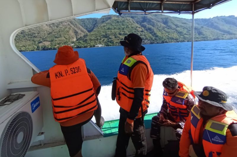 Tim SAR Lanjutkan Pencarian Empat Penumpang Kapal Tenggelam di Alor