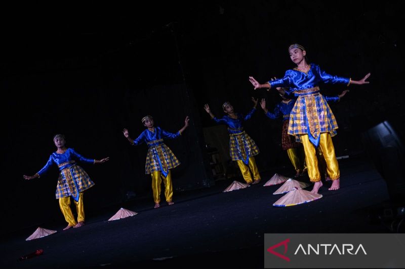 Perempuan Pesisir Sultra Lestarikan Kebudayaan Lewat Festival Seni