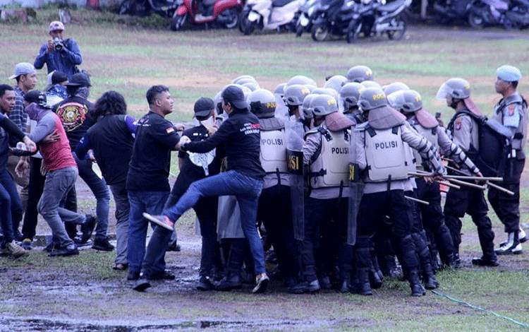 Polres Seruyan Gelar Simulasi Sispamkota untuk Pengamanan Pilkada